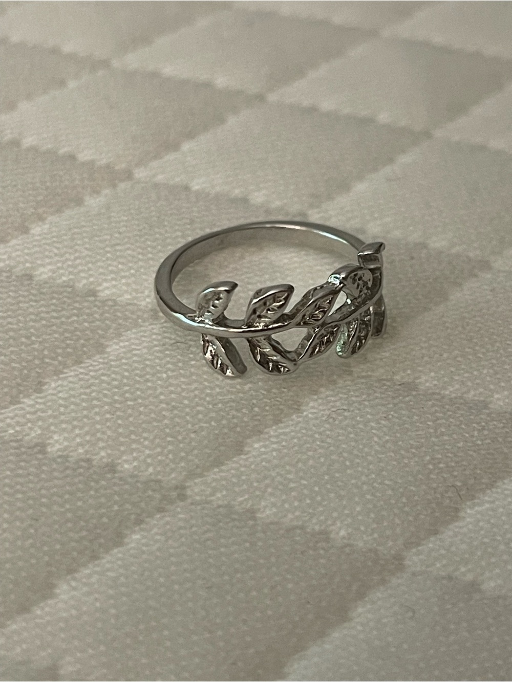 Sterling Silver Leaf Band Ring - Silver Leaf Motif - Picture 3 of 6